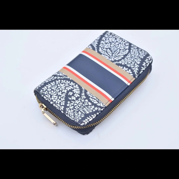 C. Wonder wallet - Picture 3 of 8